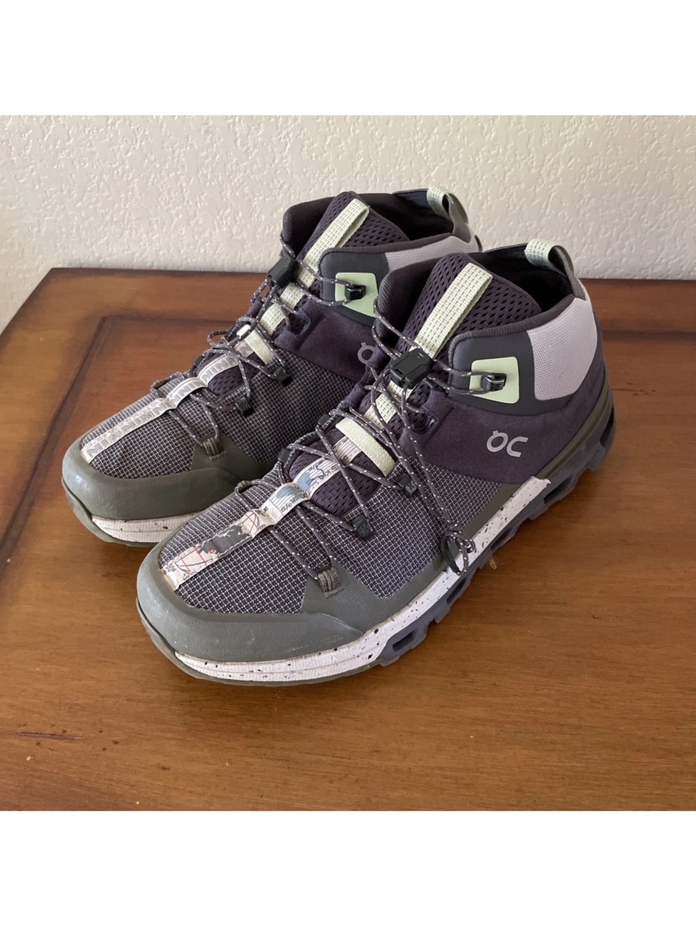 On Running On Cloudtrax Ink/Frost Men Sz 10 Hiking Boots 53-99055